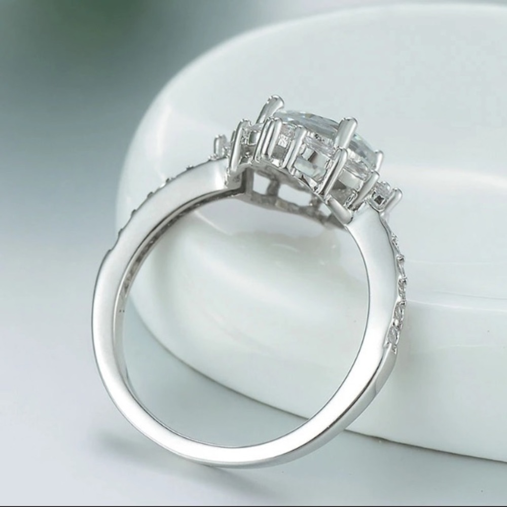 NEW!๐๐SPARKLING! CZ RING!๐๐7 ROUND! BRILLIANT! - Picture 4 of 8